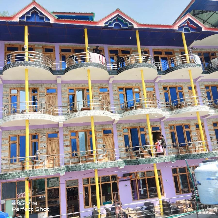 Hotel 19 Tosh Exterior photo